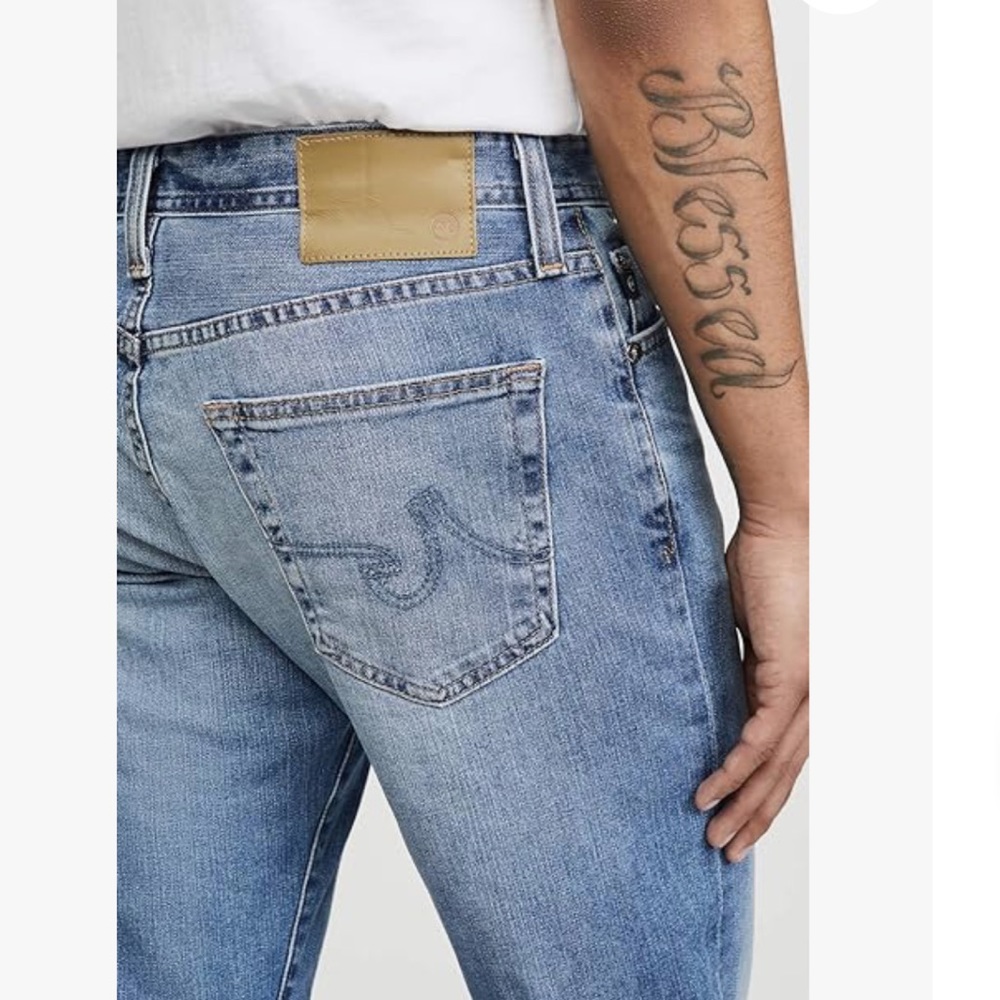 AG The Graduate Tailored Leg Light Wash Jeans - Size 31